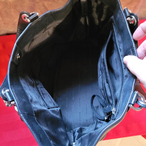 GENTLY USED, MICHAEL KORS LEATHER PURSE!!! - Picture 5 of 5